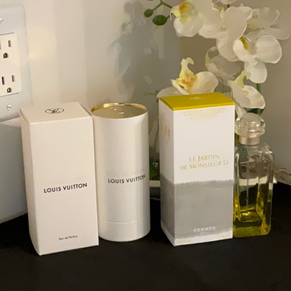 1 empty bottles and 1 box of perfume